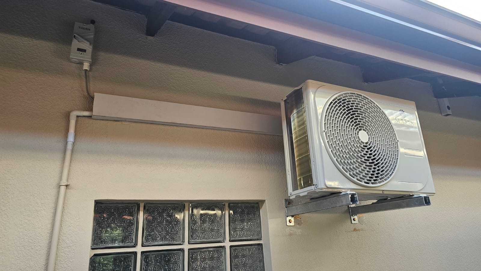 Outdoor air conditioning condenser unit